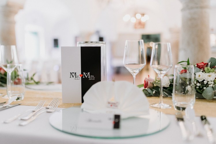 Hochzeitspaar im Freien